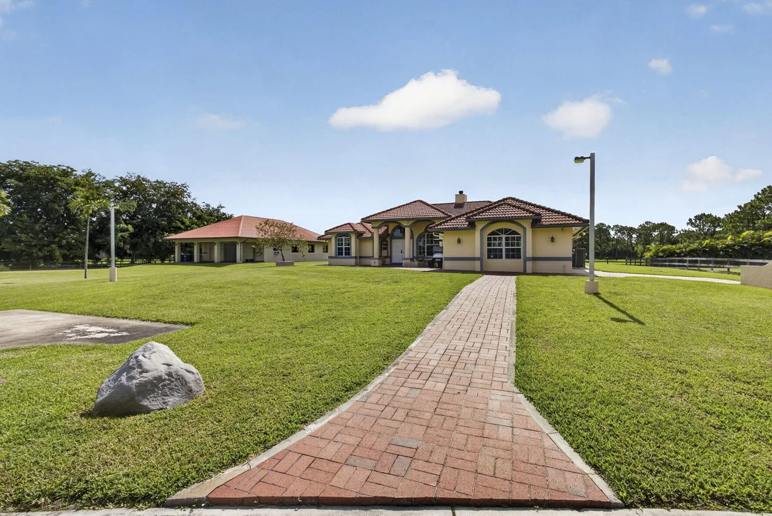 Photo of 2564 Deer Run Trail