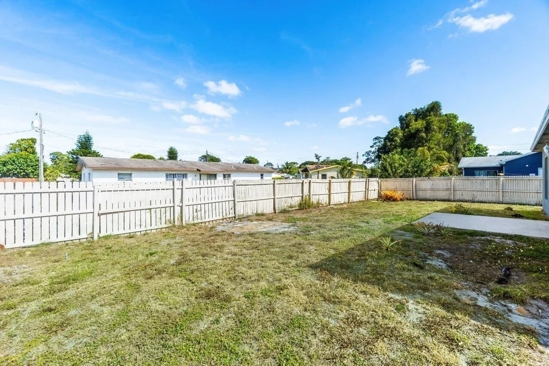Photo of 929 SE Forrest Park Drive