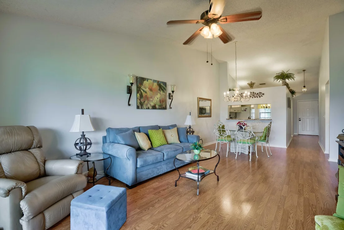 Photo of Unit E at 702 Pinecrest Circle