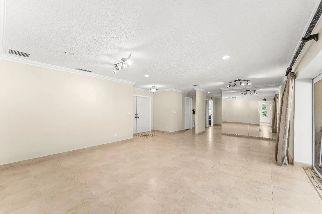 Photo of 2301 Banyan Road