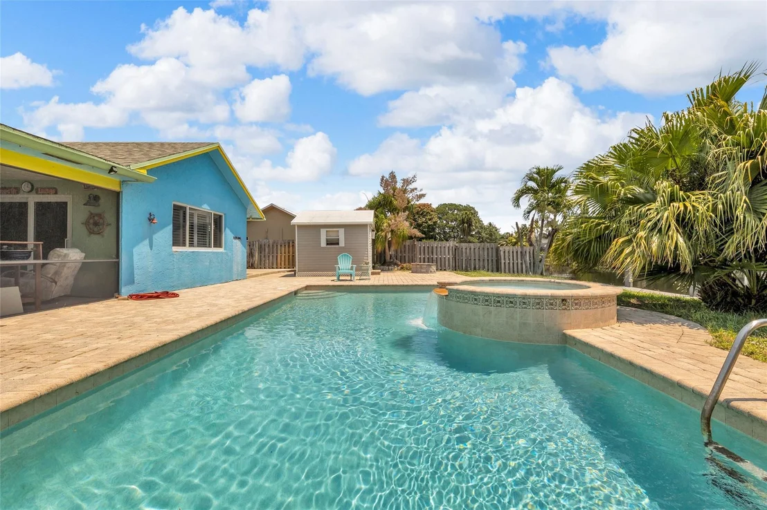 Photo of 2919 Cormorant Road