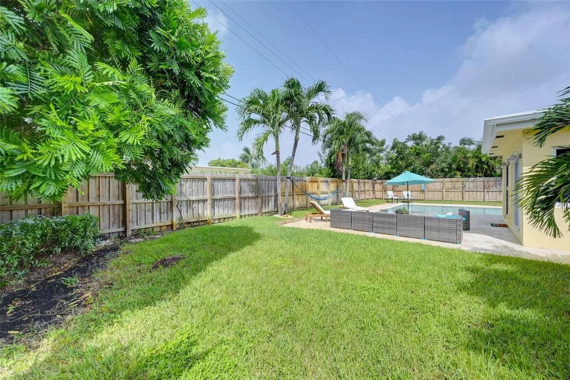 Photo of 807 SE 10th Terrace