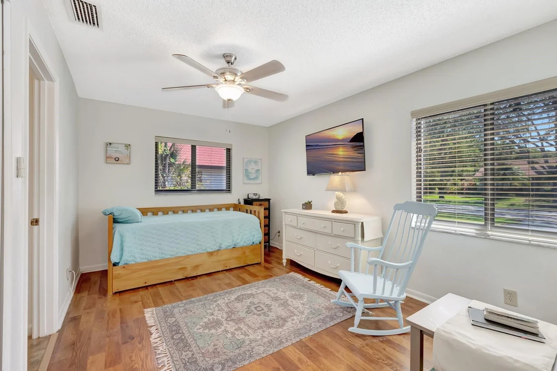 Photo of 4336 Palm Forest Drive