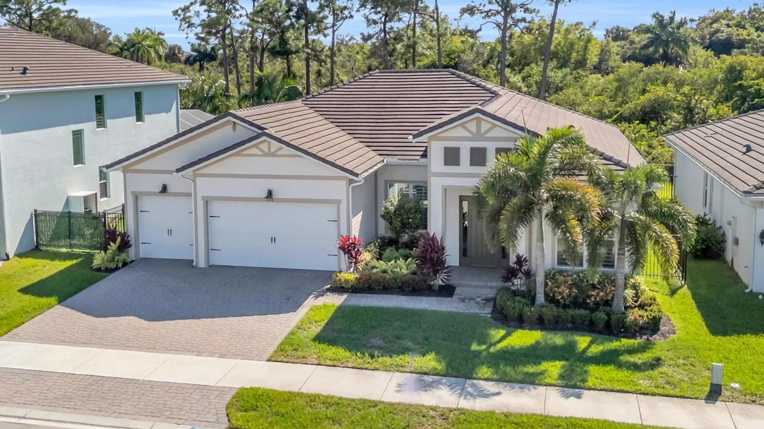 Photo of 668 SW Riverwatch Place