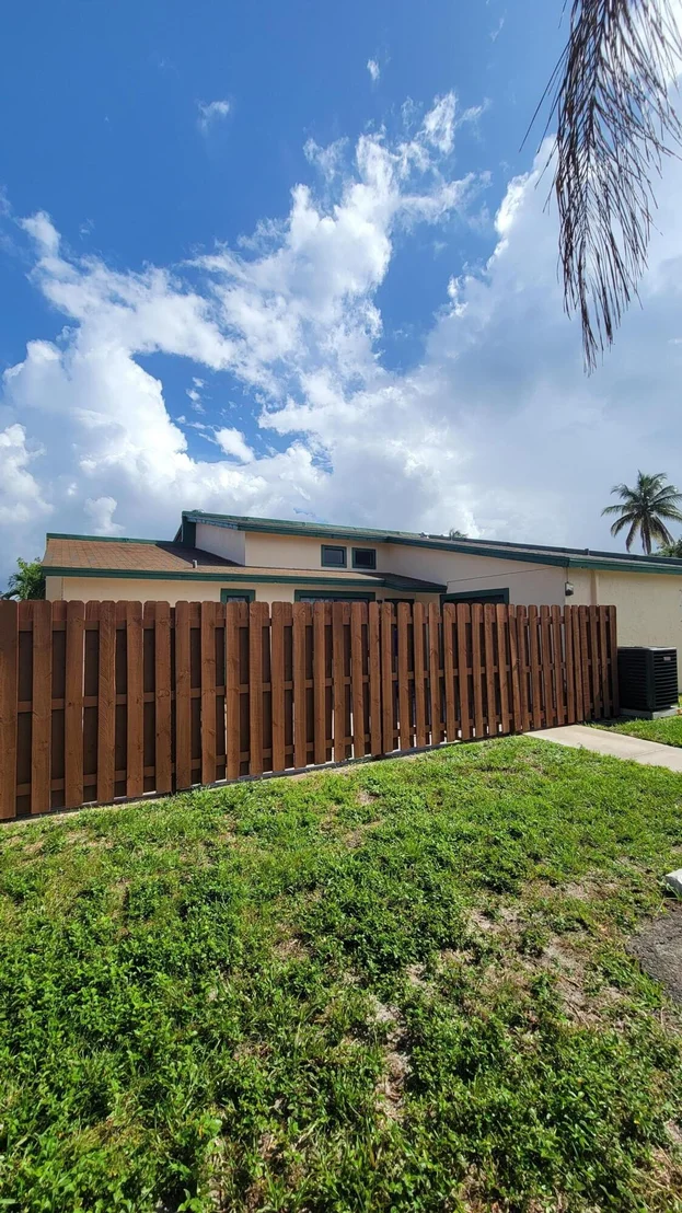Photo of 1096 Manor Drive