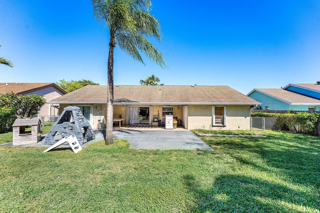 Photo of 838 NW 9th Way