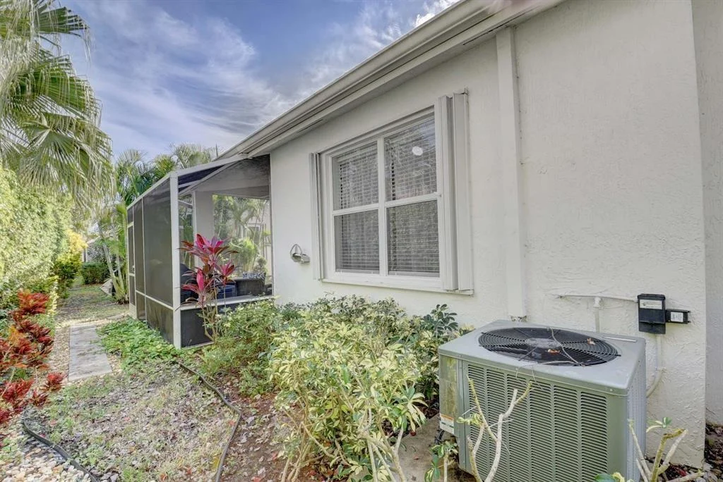 Photo of 6169 Heliconia Road