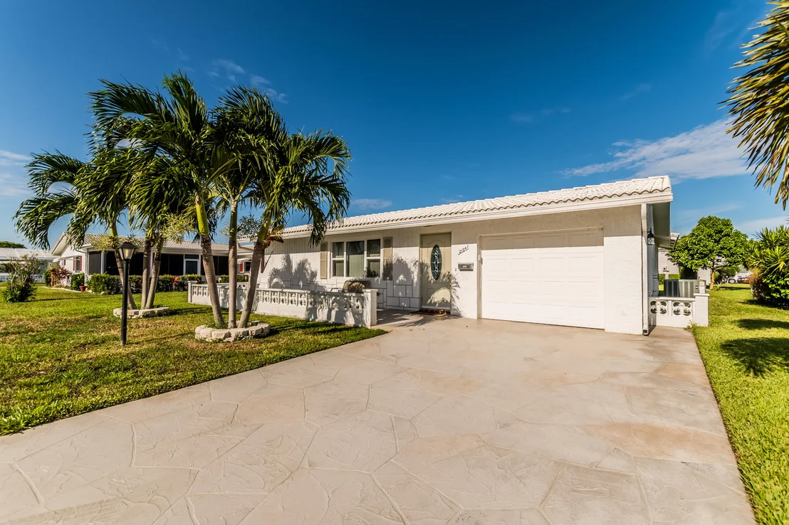 Photo of 2104 Campanelli Boulevard