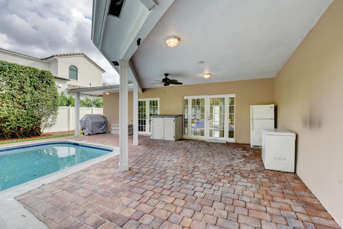 Photo of 867 Malaga Drive