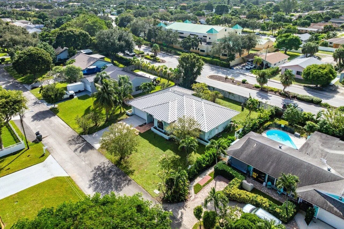 Photo of 702 Enfield Road