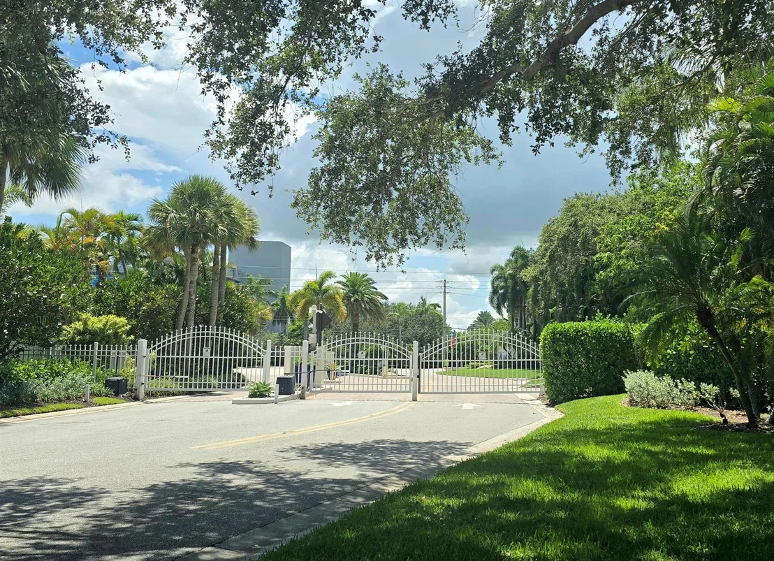Photo of 105 W Bonefish Circle