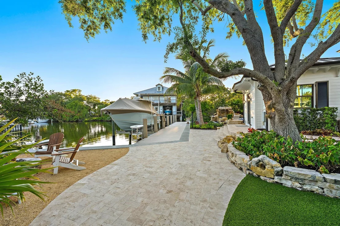 Photo of 942 Pompano Drive