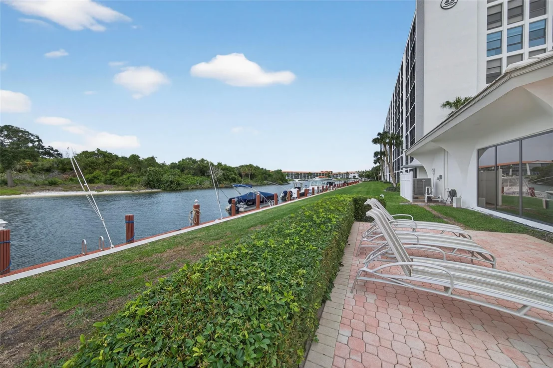 Photo of Unit 521 at 1629 Riverview Road