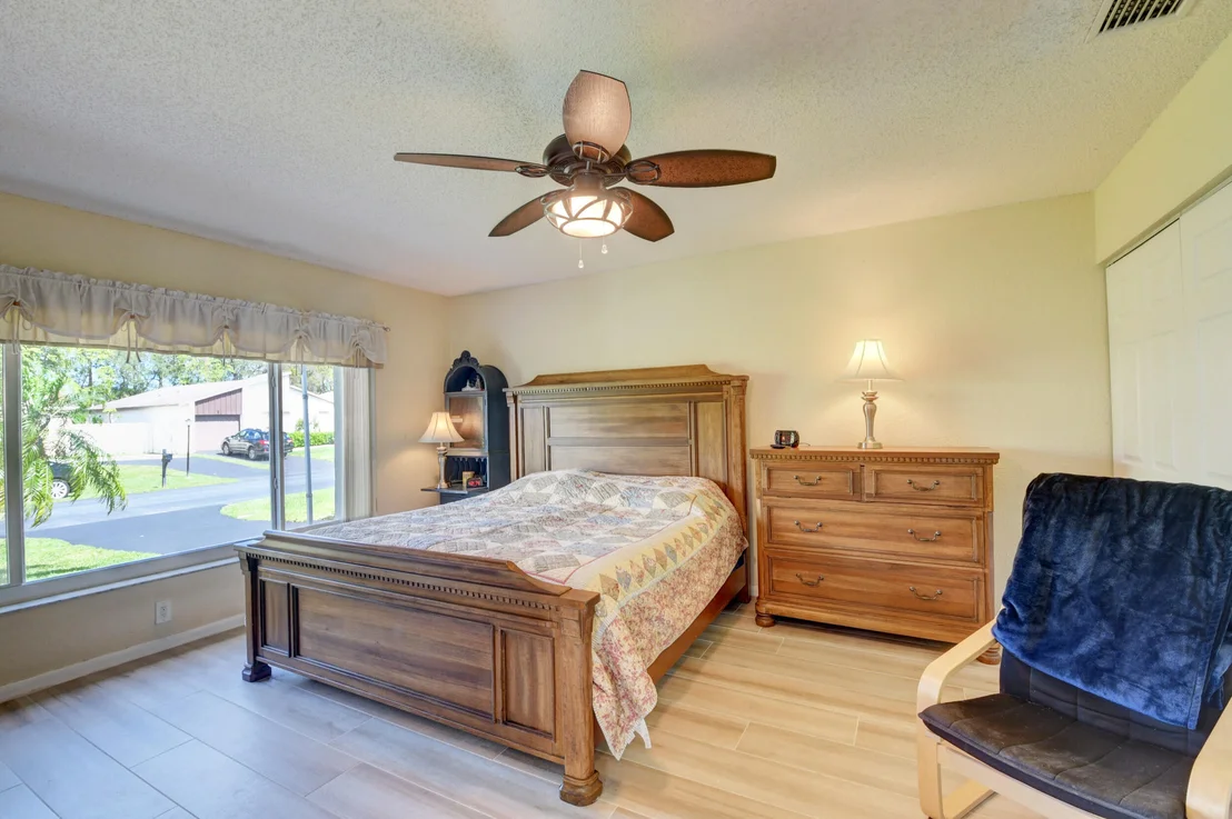 Photo of 5102 Mirror Lakes Boulevard