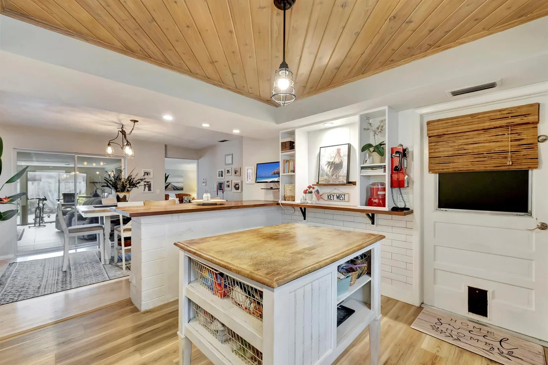 Photo of 7130 Thompson Road