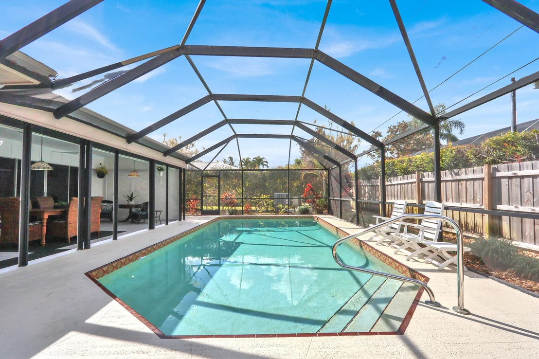 Photo of 36 SE Saddleback Road