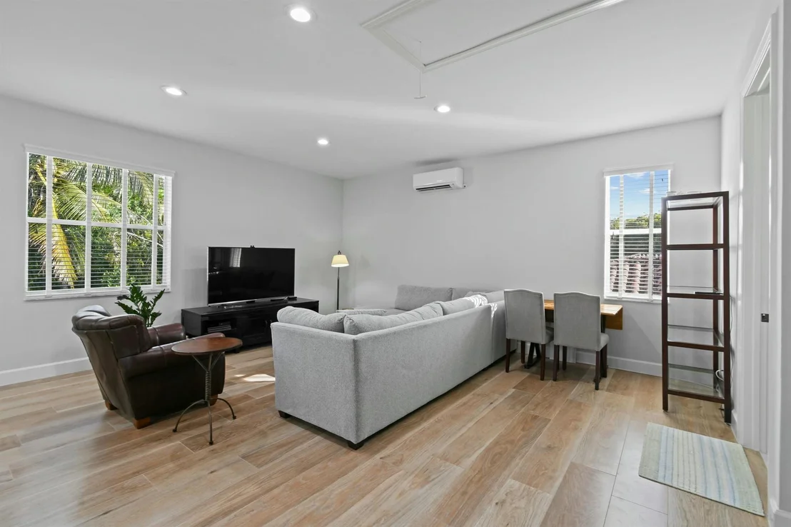 Photo of 119 Barcelona Drive
