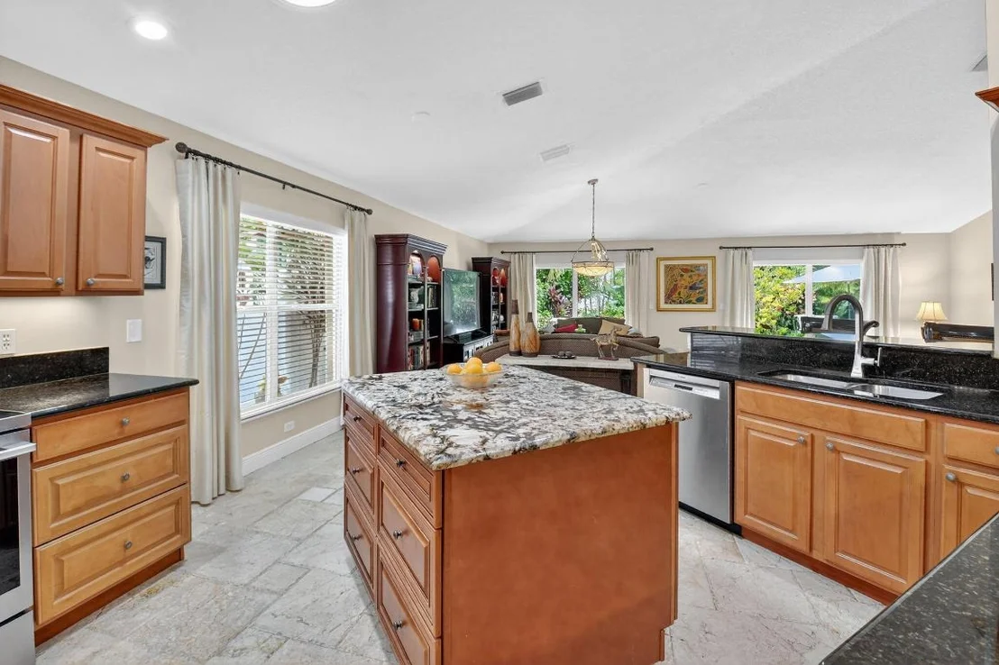 Photo of 523 Canoe Point