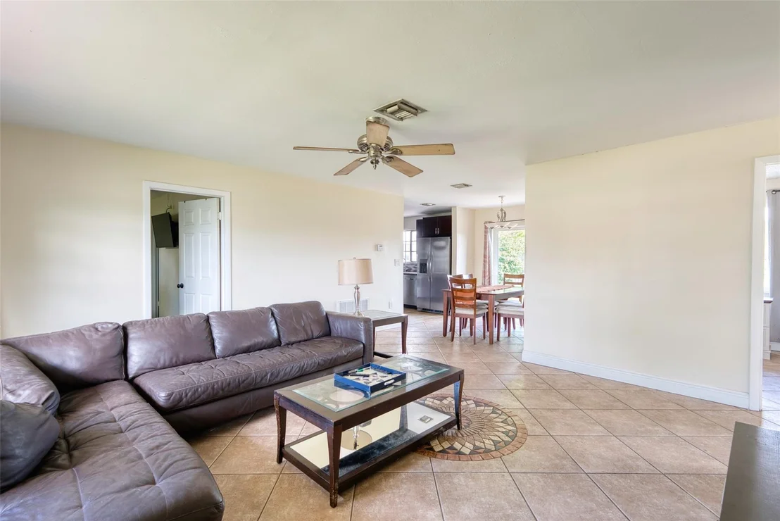 Photo of 6471 Pershing Street