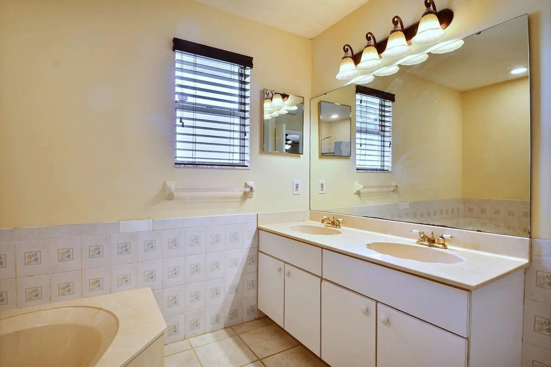 Photo of 5909 Sunset Boulevard