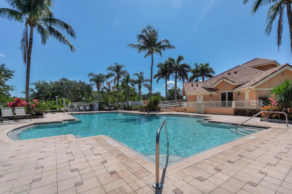 Photo of 1133 Egret Circle S