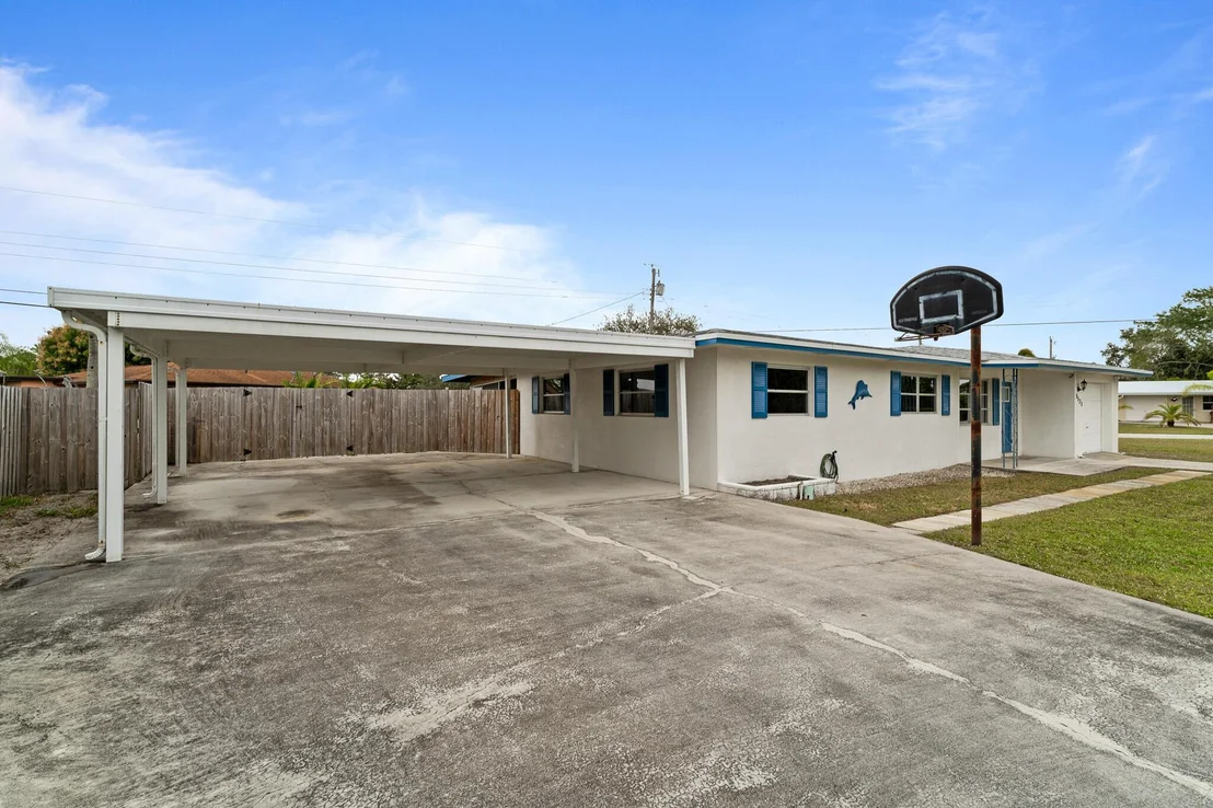 Photo of 1121 NW 15th Terrace