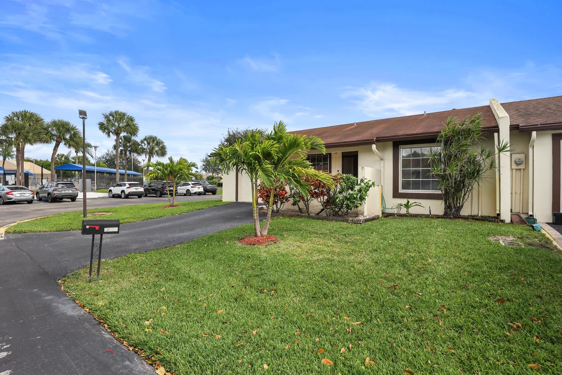 Photo of 16004 Laurel Oak Circle