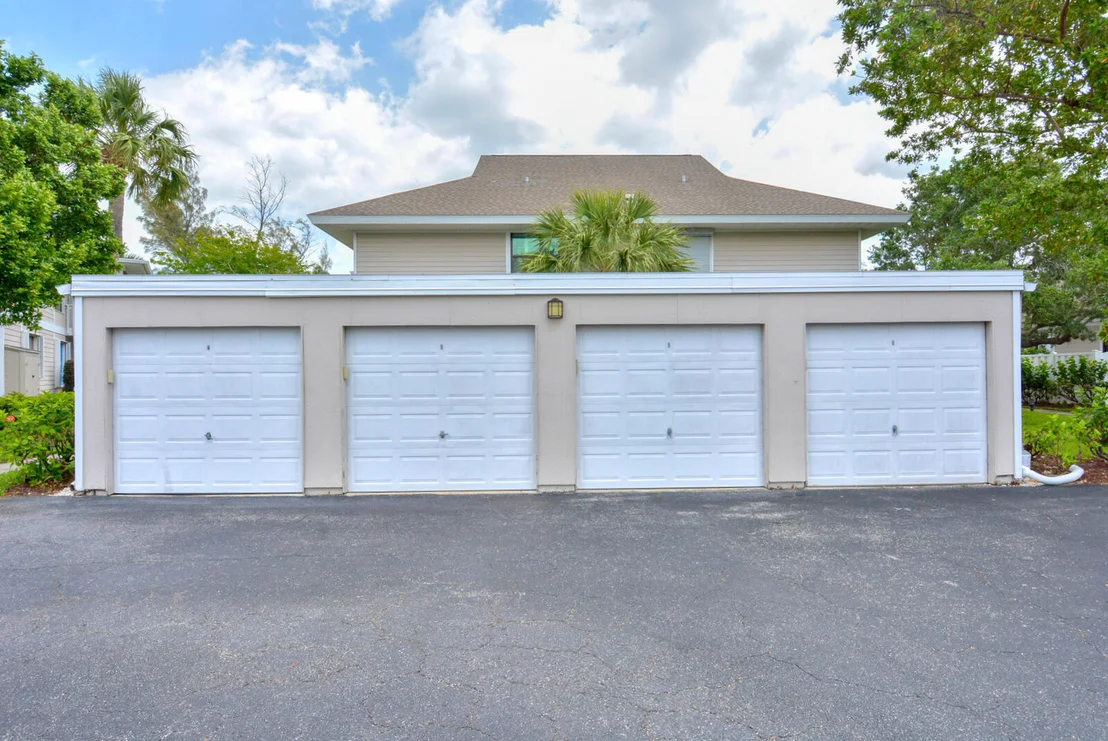 Photo of 318 NE Golfview Circle
