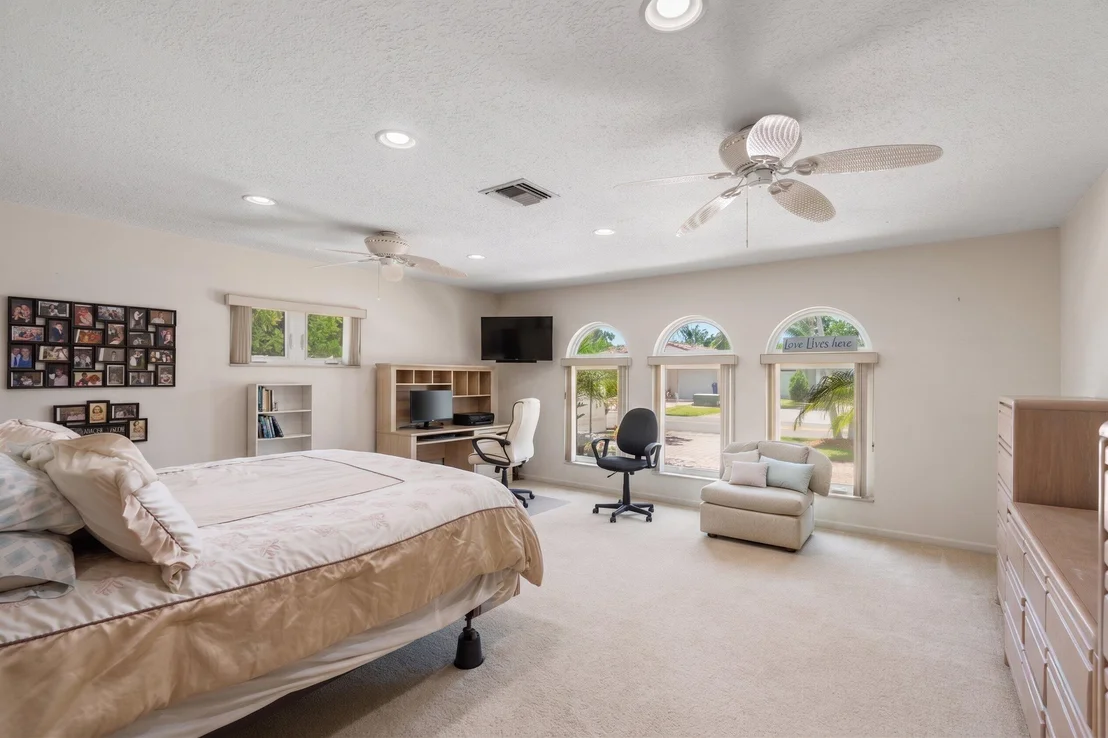 Photo of 1166 Beach Road