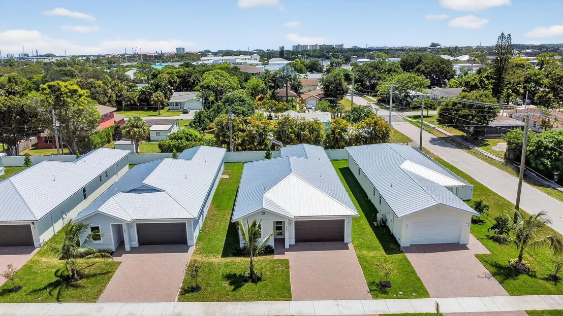 Photo of 611 N Loxahatchee Drive