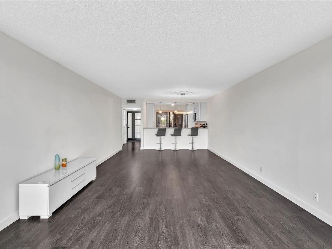 Photo of Unit 403 at 8010 Hampton Boulevard