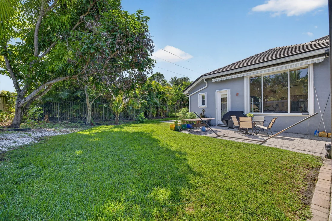 Photo of 755 SW RIVER BEND Circle