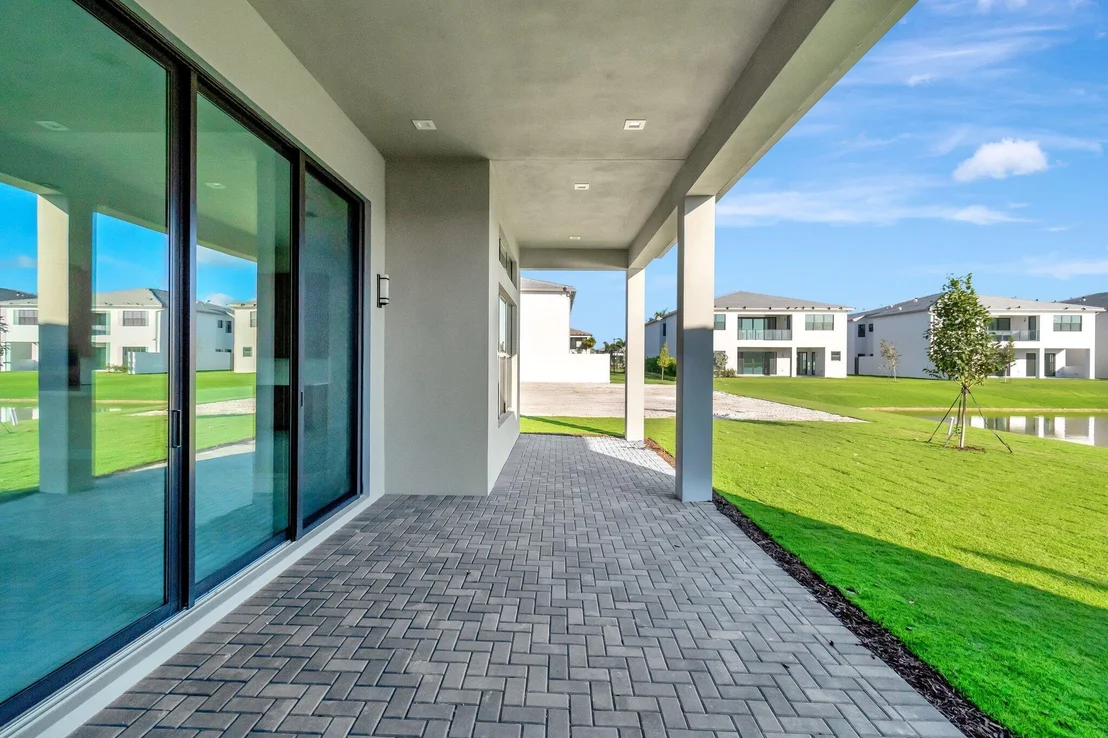 Photo of 9452 Riverside Park Drive