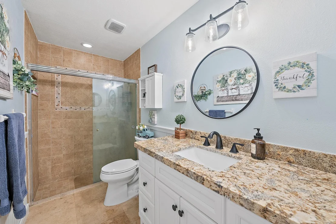Photo of 1180 Larch Way