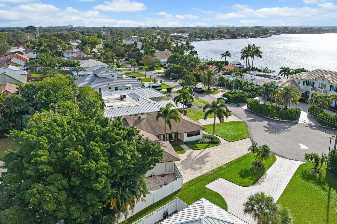 Photo of 348 River Drive
