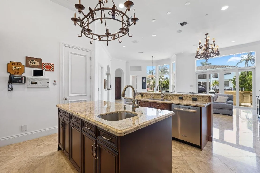 Photo of 932 Banyan Drive