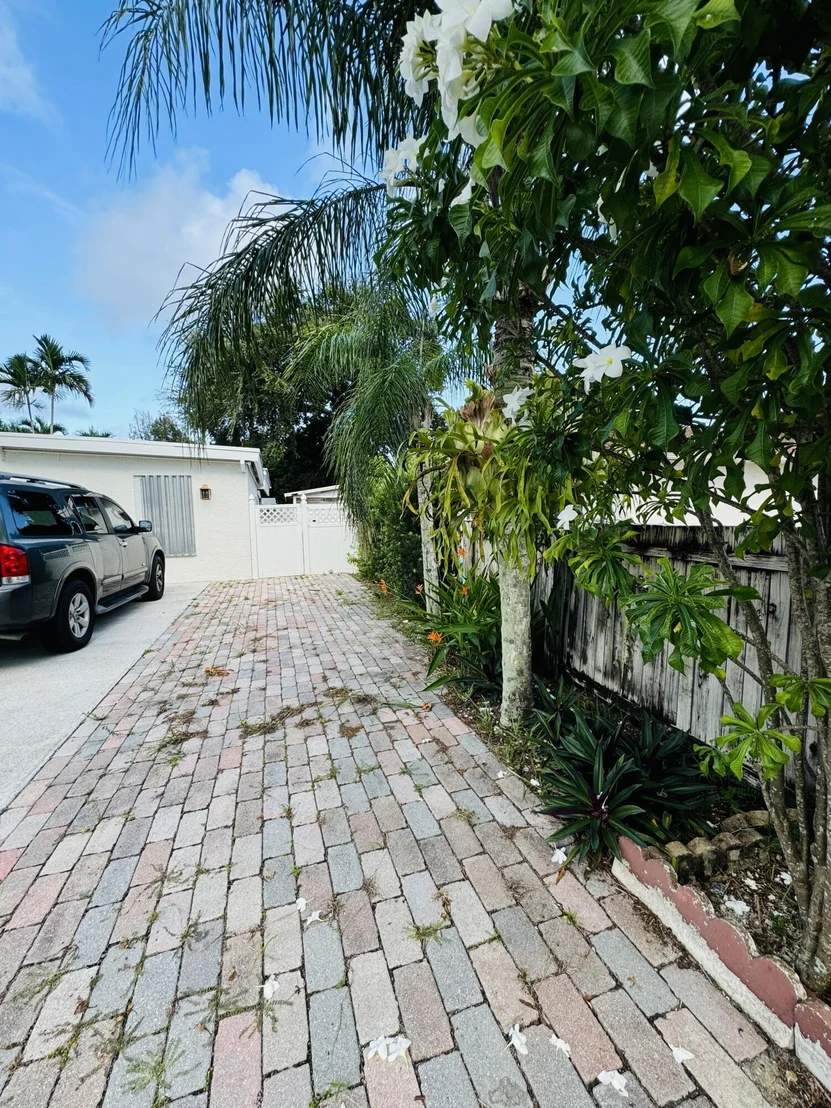 Photo of 1884 Kirk Rd
