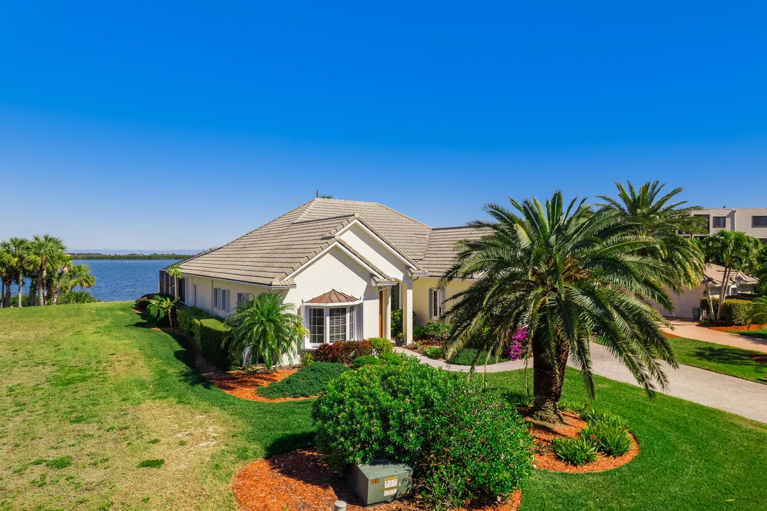 Photo of 9560 Riverside Drive