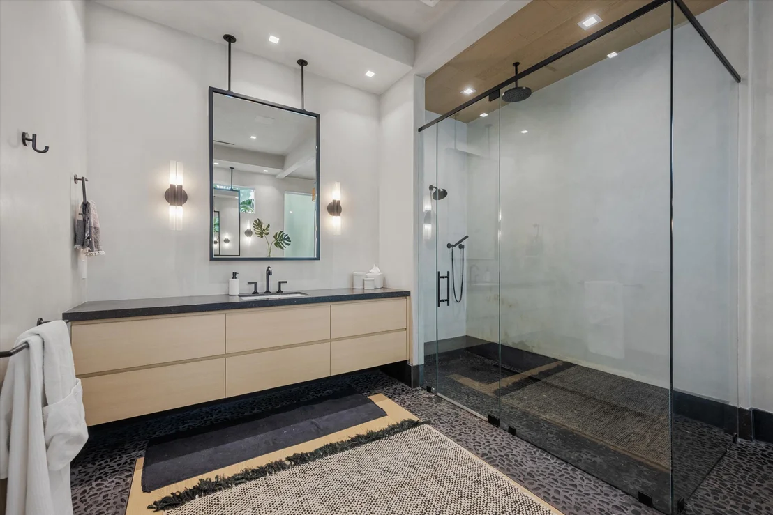 Photo of 745 Park Drive W