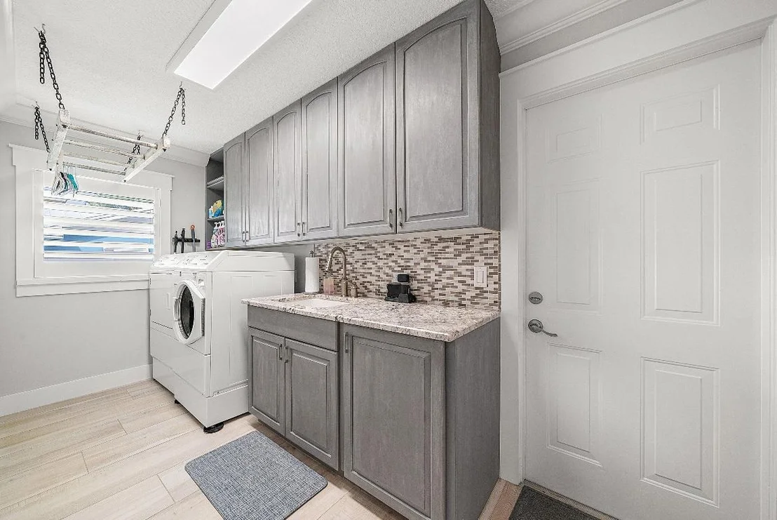 Photo of 906 Dolphin Drive