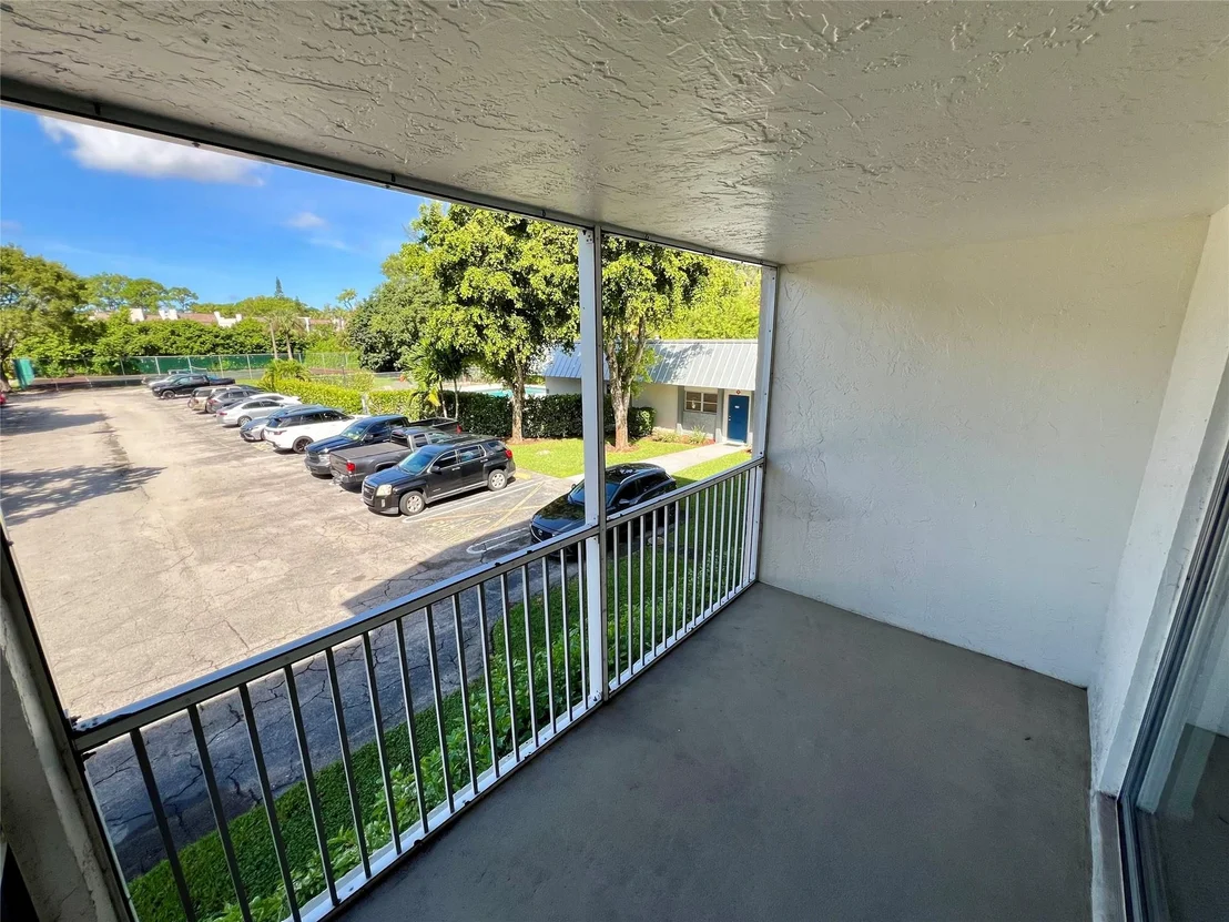 Photo of Unit 2011 at 3000 Riverside Drive