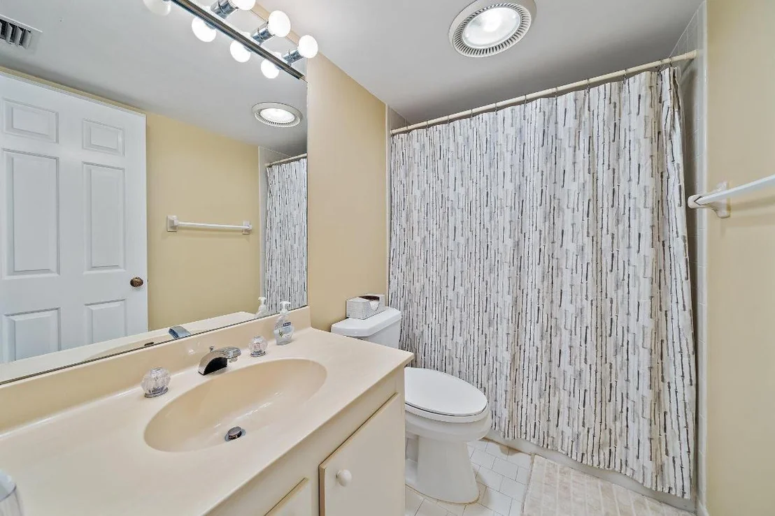 Photo of Unit 203C at 300 N Highway A1a