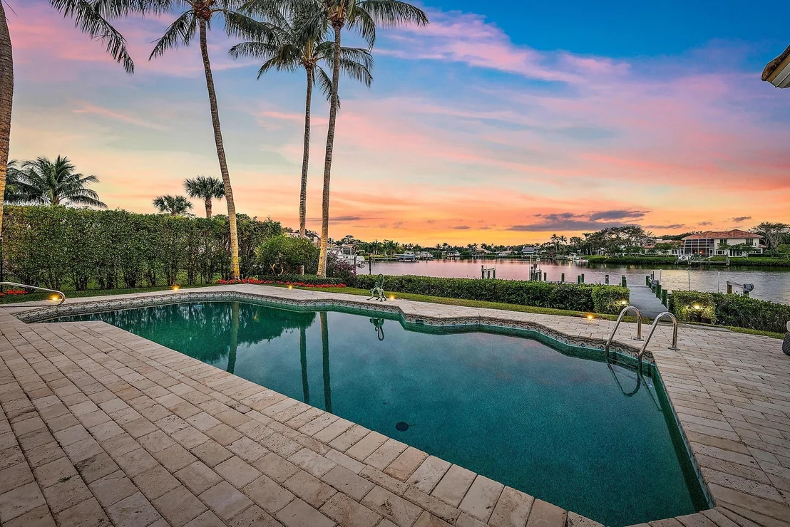 Photo of 18371 SE Lakeside Drive