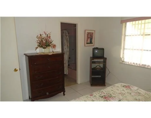 Photo of 104 NW 8th Place
