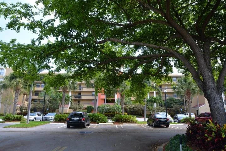 Photo of Unit F306 at 950 Lavers Circle