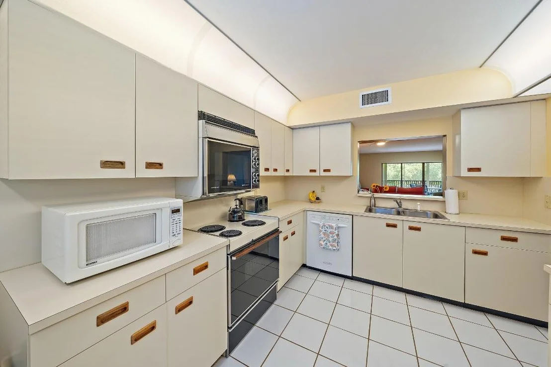 Photo of Unit 203C at 300 N Highway A1a