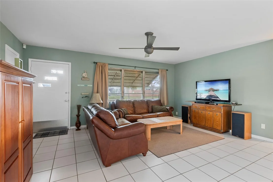 Photo of 313 SE 3rd Terrace