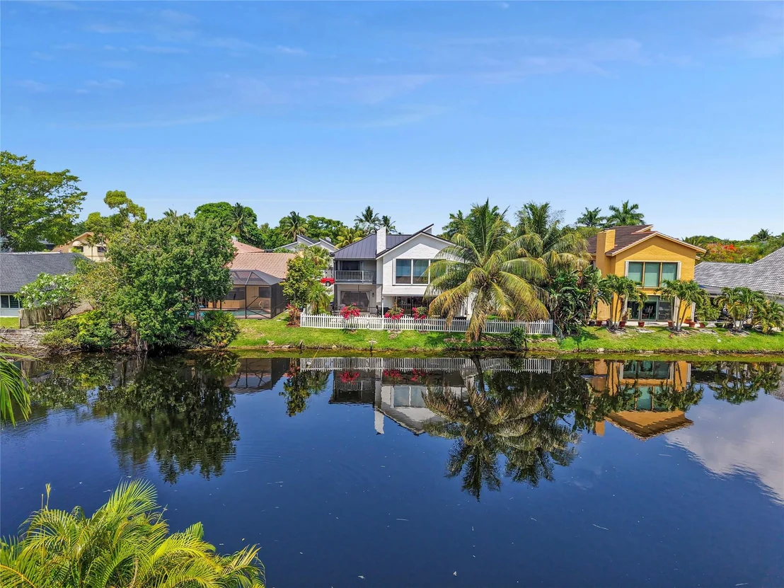 Photo of 741 Mockingbird Lane