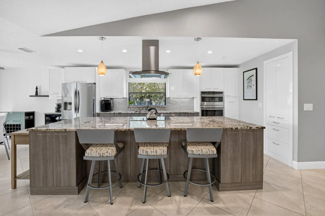 Photo of 6928 Villas Drive W