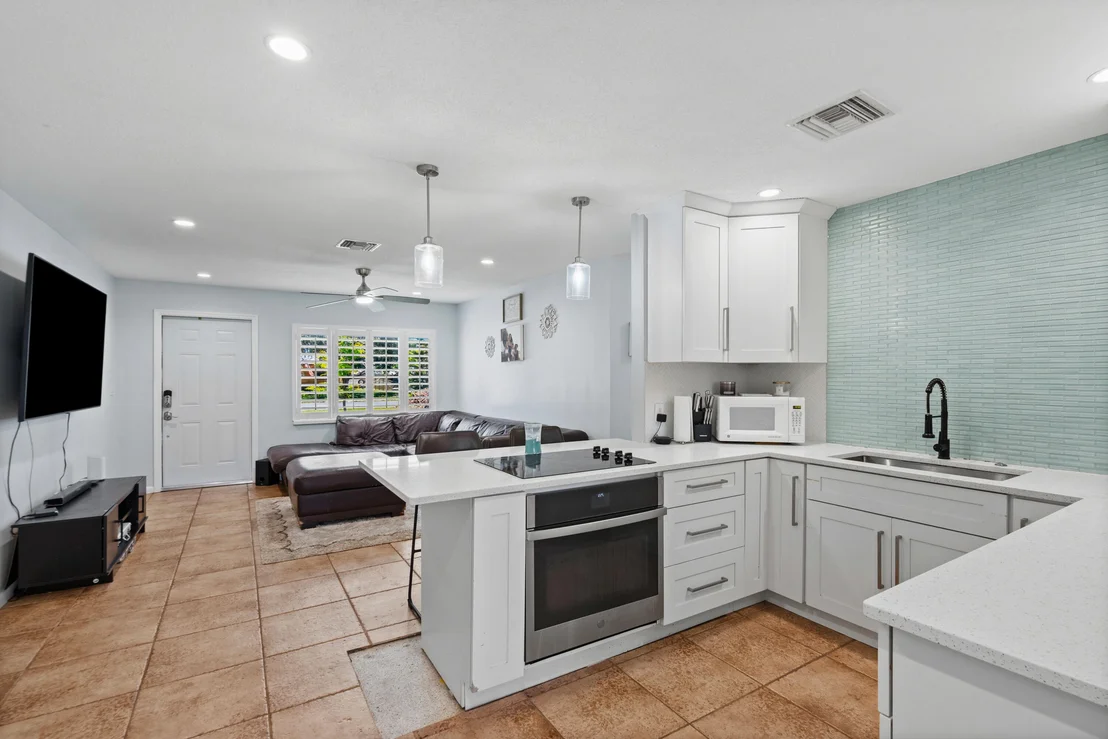 Photo of 520 SE Dolphin Drive